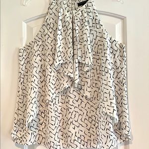 Banana Republic Sleeveless Top. Black/White.